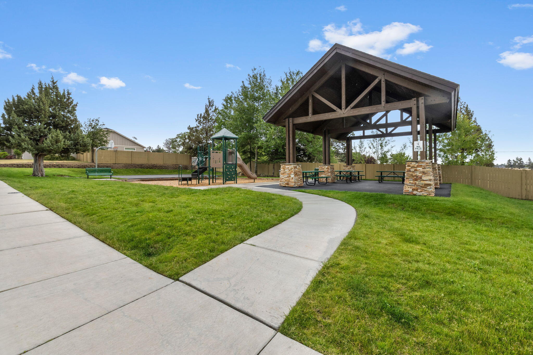 2800 Southwest 49th Street Redmond, OR 97756 - Photo 29 of 33