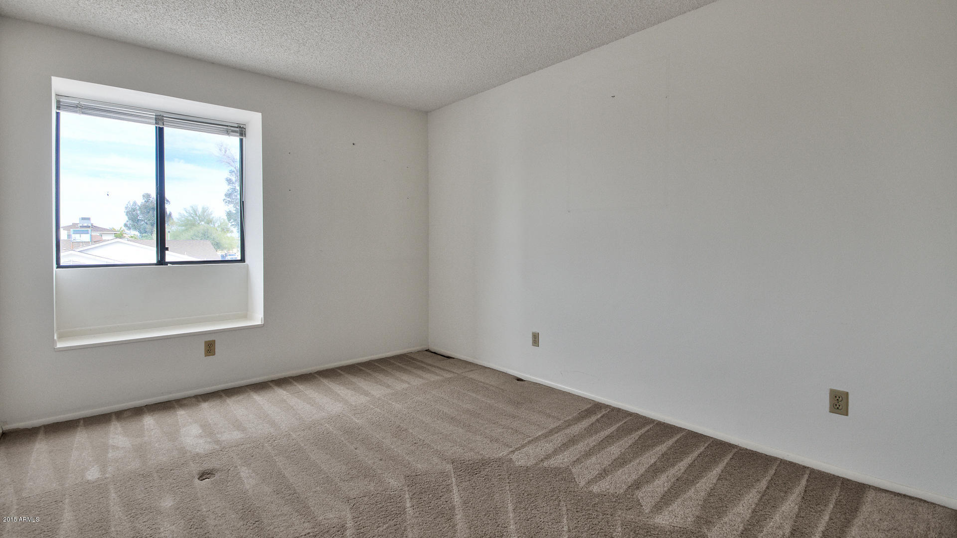 301 West Grandview Road Phoenix, AZ 85023 - Photo 10 of 15 an empty room with a window