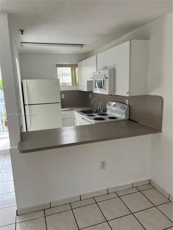 $2,300 | 8031 Northwest 8th Street, Unit 13, Miami, FL 33126