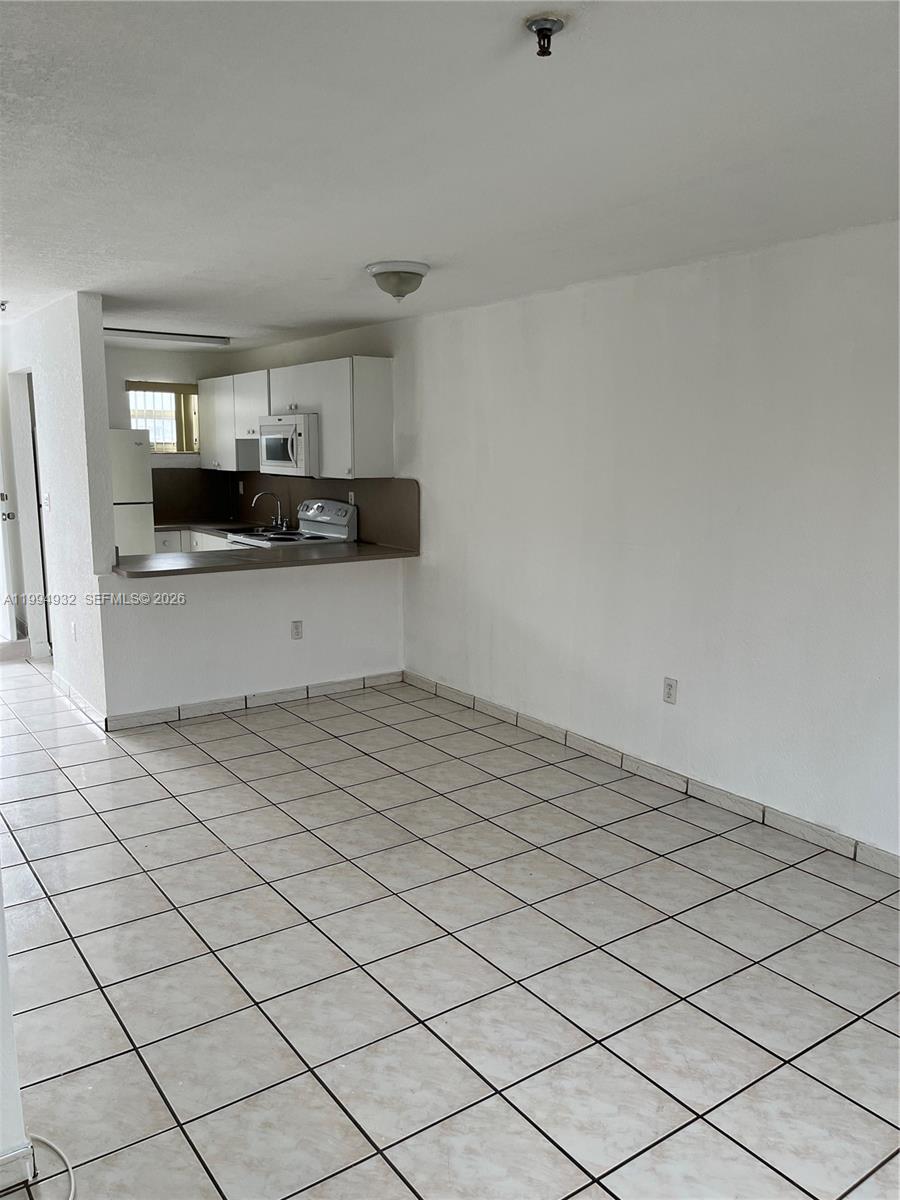 8031 Northwest 8th Street, Unit 13 Miami, FL 33126 - Photo 7 of 20