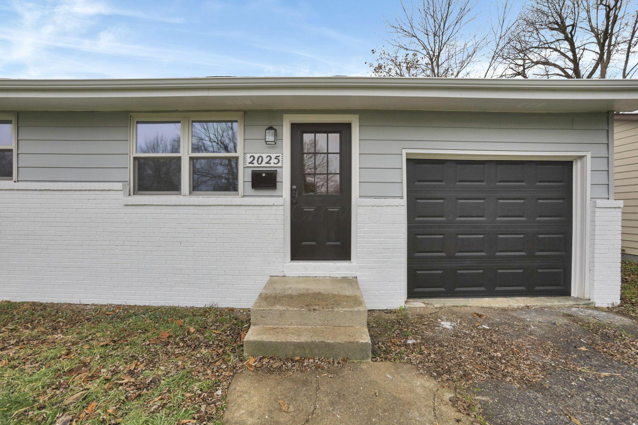2025 Case Road Columbus, OH 43224 - Photo 5 of 33 5-web-or-mls-IMG_1589-2
