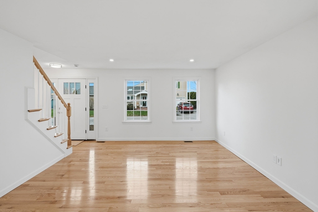 38 Colonial Road Webster, MA 01570 - Photo 10 of 41