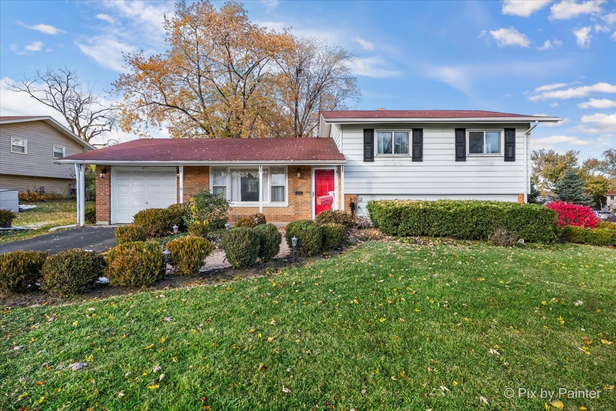 500 Colgate Court Hoffman Estates, IL 60169 - Photo 1 of 28 a front view of a house with a garden