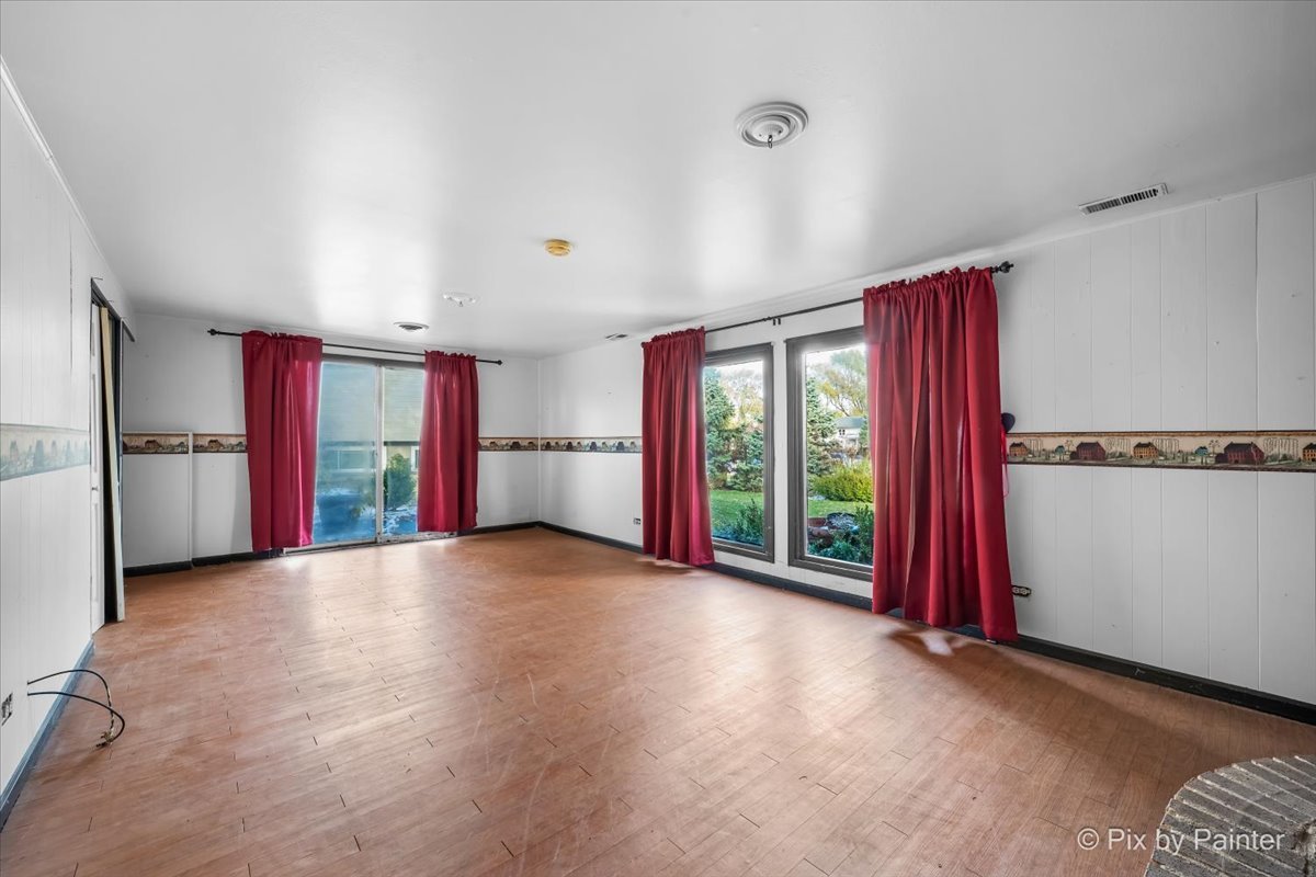 500 Colgate Court Hoffman Estates, IL 60169 - Photo 12 of 28 a view of a livingroom with an empty space and a window