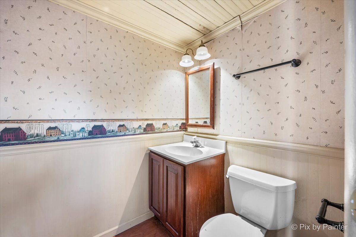 500 Colgate Court Hoffman Estates, IL 60169 - Photo 17 of 28 a bathroom with a granite countertop sink a toilet a mirror and bathtub