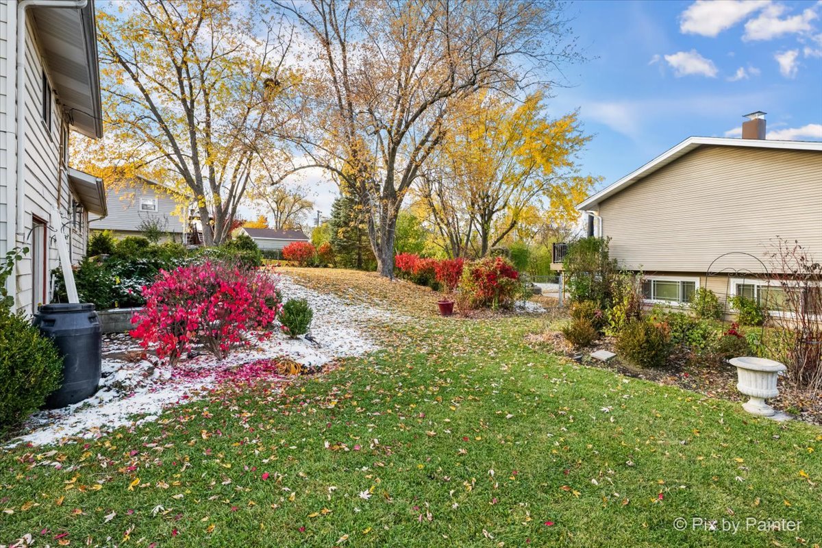 500 Colgate Court Hoffman Estates, IL 60169 - Photo 21 of 28 a view of a backyard with a sitting area