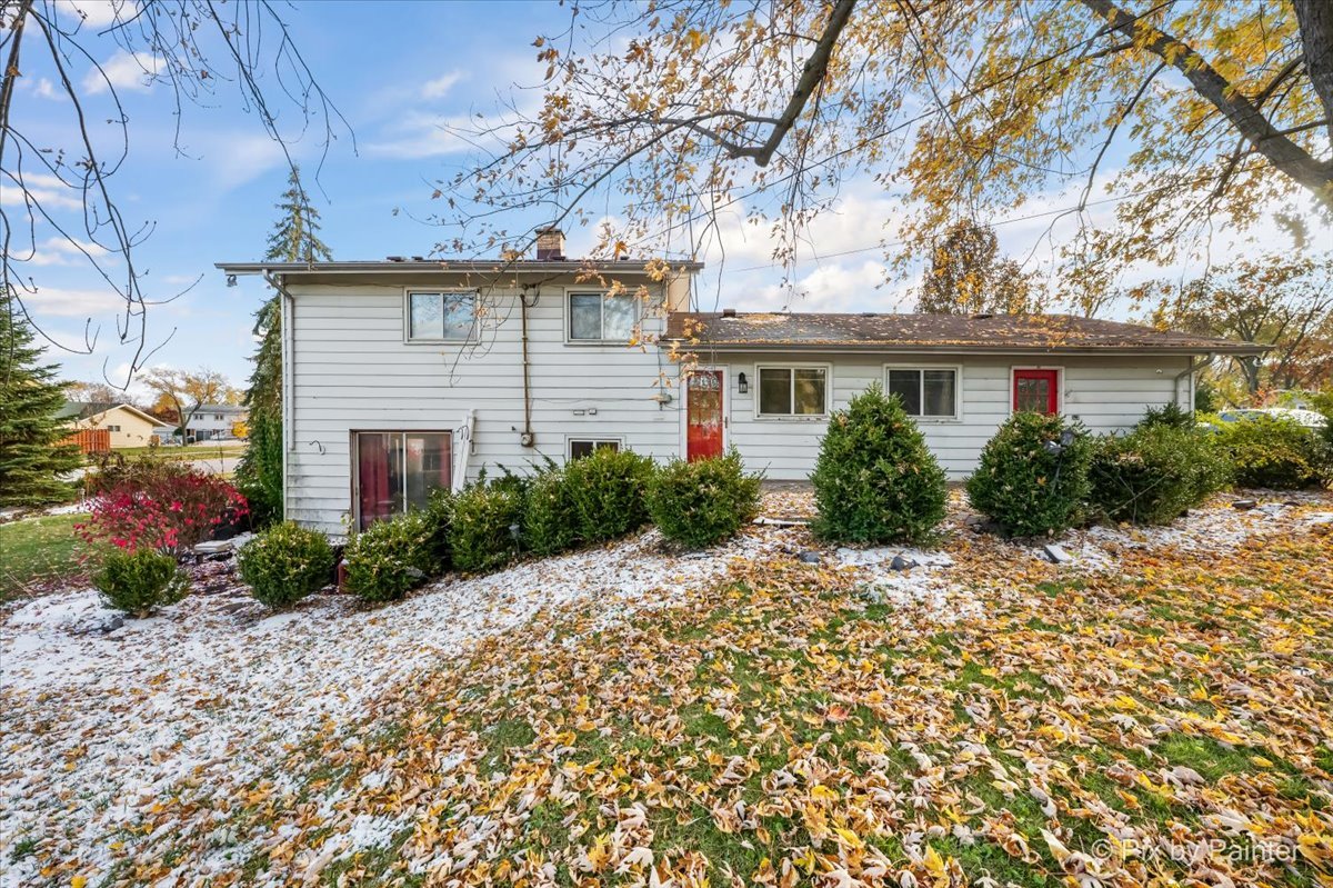 500 Colgate Court Hoffman Estates, IL 60169 - Photo 23 of 28 a front view of a house with garden