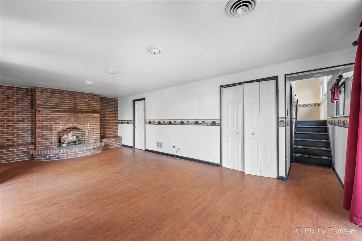 500 Colgate Court Hoffman Estates, IL 60169 - Photo 4 of 28 a view of a livingroom with a fireplace