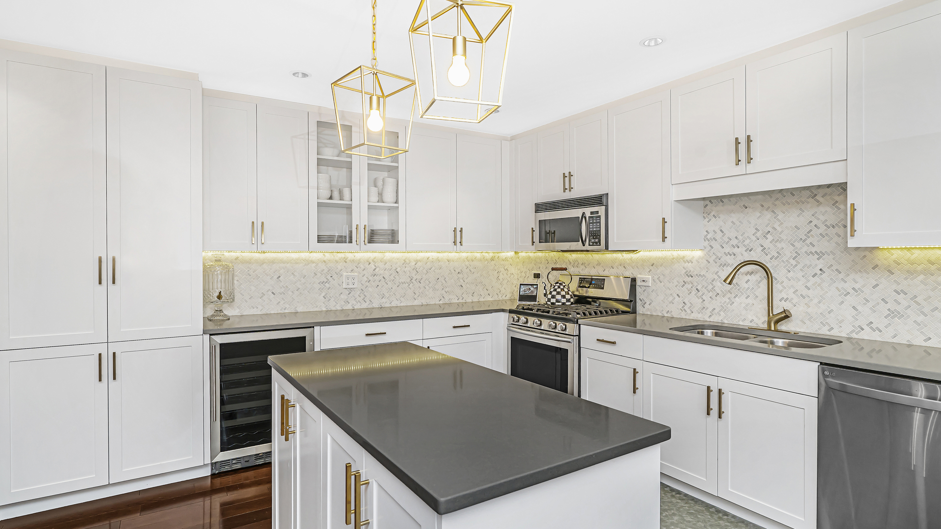 222 South Racine Avenue, Unit 404 Chicago, IL 60607 - Photo 16 of 36 a kitchen with a sink stove and refrigerator