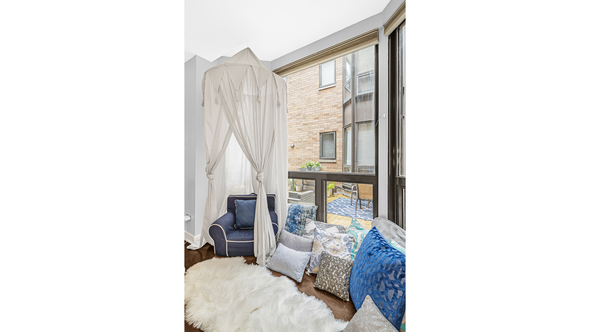 222 South Racine Avenue, Unit 404 Chicago, IL 60607 - Photo 9 of 36 a living room with furniture and a large window