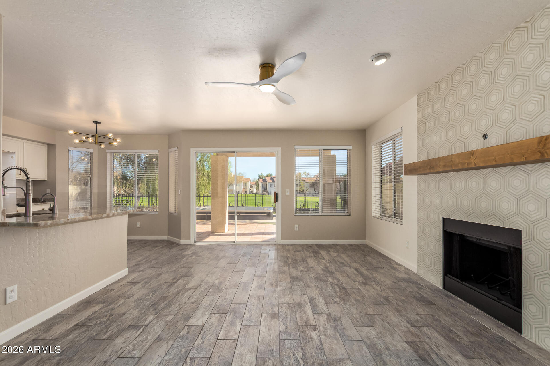 9641 South 51st Street Phoenix, AZ 85044 - Photo 10 of 28 Family Room