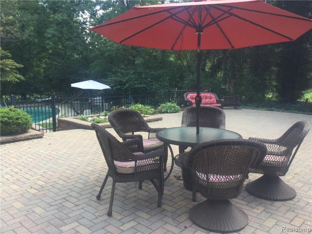 26100 Barbados Road Farmington Hills, MI 48334 - Photo 3 of 15