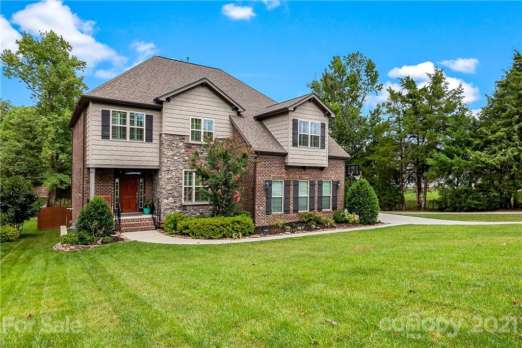 2522 Walker Road Matthews, NC 28105 - Photo 2 of 37 a front view of a house with a yard