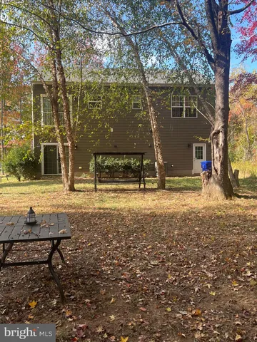 a view of a yard with a tree