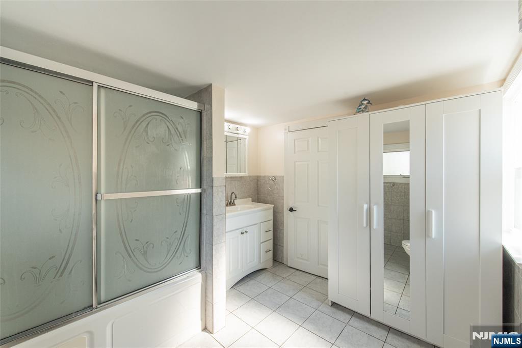 42 West Spring Valley Avenue Maywood, NJ 07607 - Photo 13 of 24