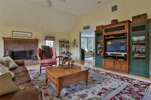 22 Howlett Street Topsfield, MA 01983 - Photo 13 of 30 Gallery Image 13