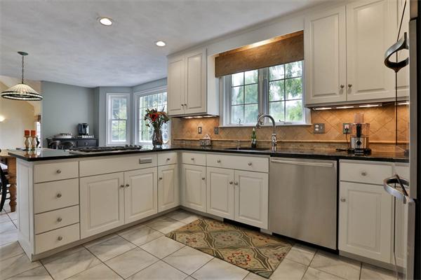 22 Howlett Street Topsfield, MA 01983 - Photo 7 of 30 Gallery Image 7