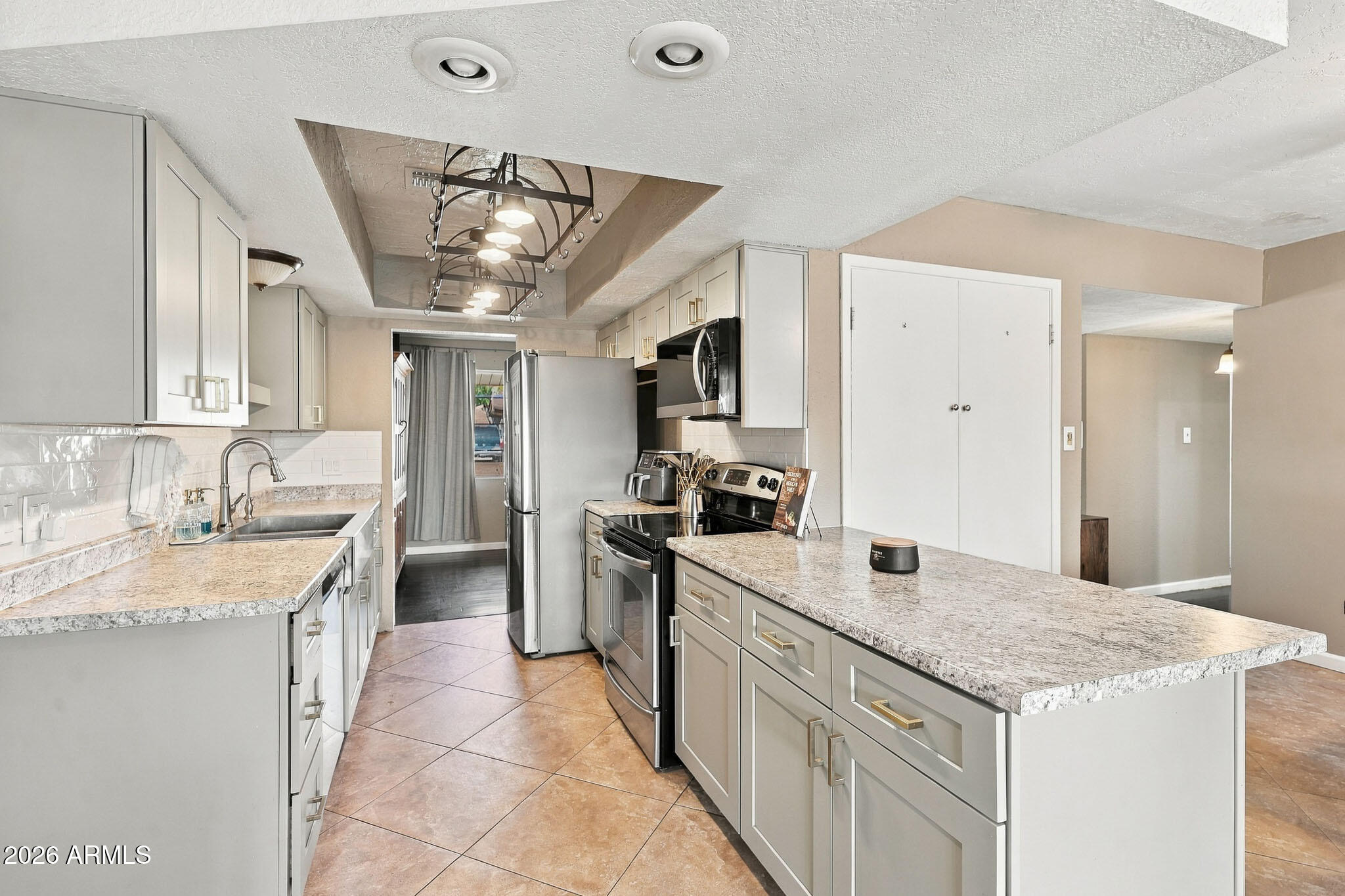 2809 West Lawrence Road Phoenix, AZ 85017 - Photo 16 of 37 Kitchen
