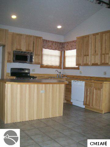 7137 South Vroman Road Shepherd, MI 48883 - Photo 3 of 8 1773604-2.JPG