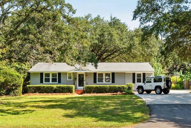 $915,000 | 1122 Camellia Drive, Mount Pleasant, SC 29464