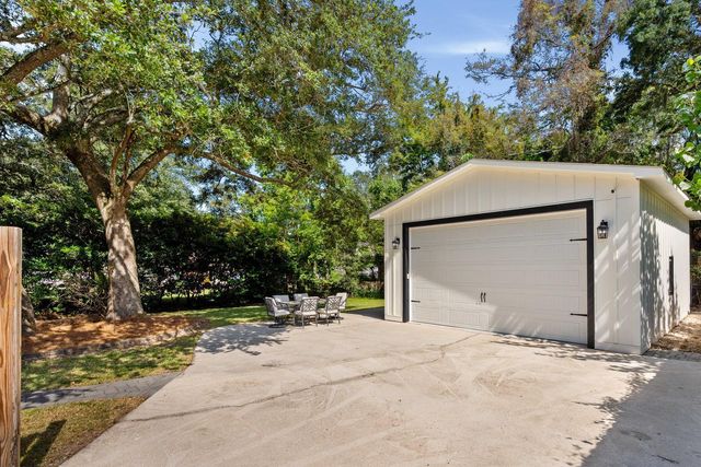 $915,000 | 1122 Camellia Drive, Mount Pleasant, SC 29464