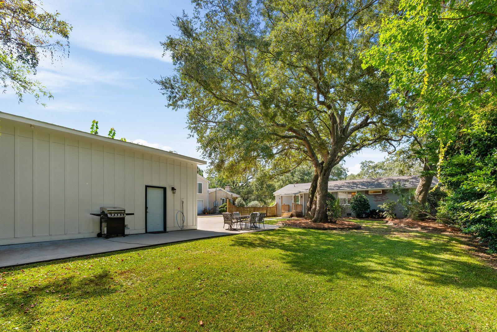 1122 Camellia Drive Mount Pleasant, SC 29464 - Photo 29 of 36 8