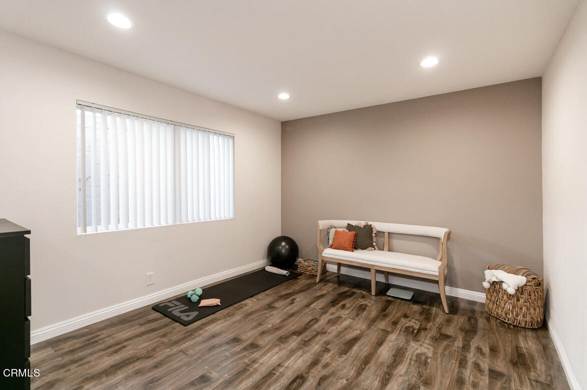 2940 North Verdugo Road, Unit 309 Glendale, CA 91208 - Photo 13 of 26 a living room with a window