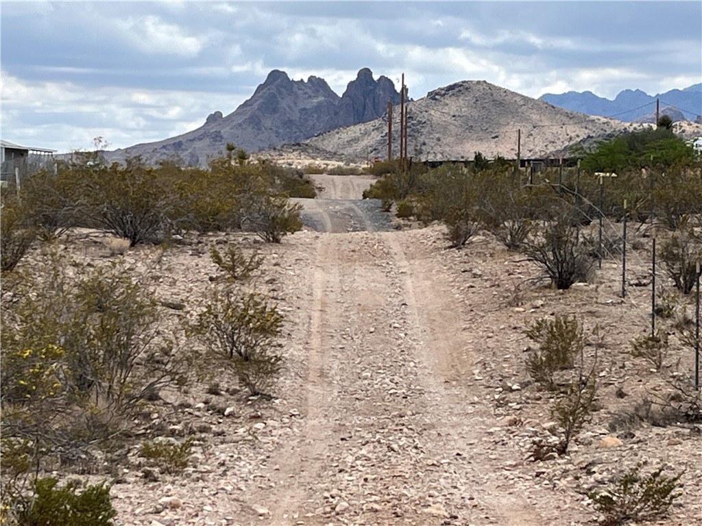Lot 5 South Dome Road Golden Valley, AZ 86413 - Photo 19 of 20 Leaving Parcel on Dome Looking South at Black Mts in Distance