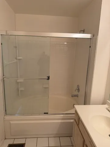 $3,250 | 114 Woodbury Lane, Unit 114, Lake Bluff, IL 60044