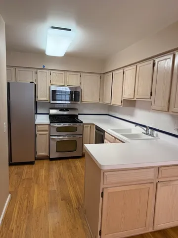 $3,250 | 114 Woodbury Lane, Unit 114, Lake Bluff, IL 60044
