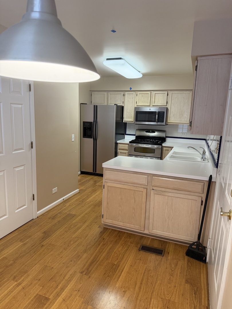 114 Woodbury Lane, Unit 114 Lake Bluff, IL 60044 - Photo 3 of 19