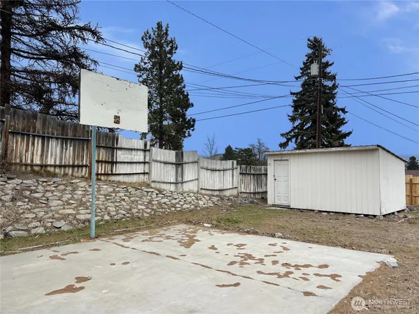 $177,500 | 728 Sunrise Drive, Omak, WA 98841