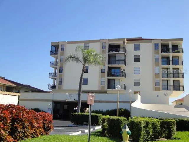 $2,100 | 6051 Sun Boulevard, Unit 305, St. Petersburg, FL 33715