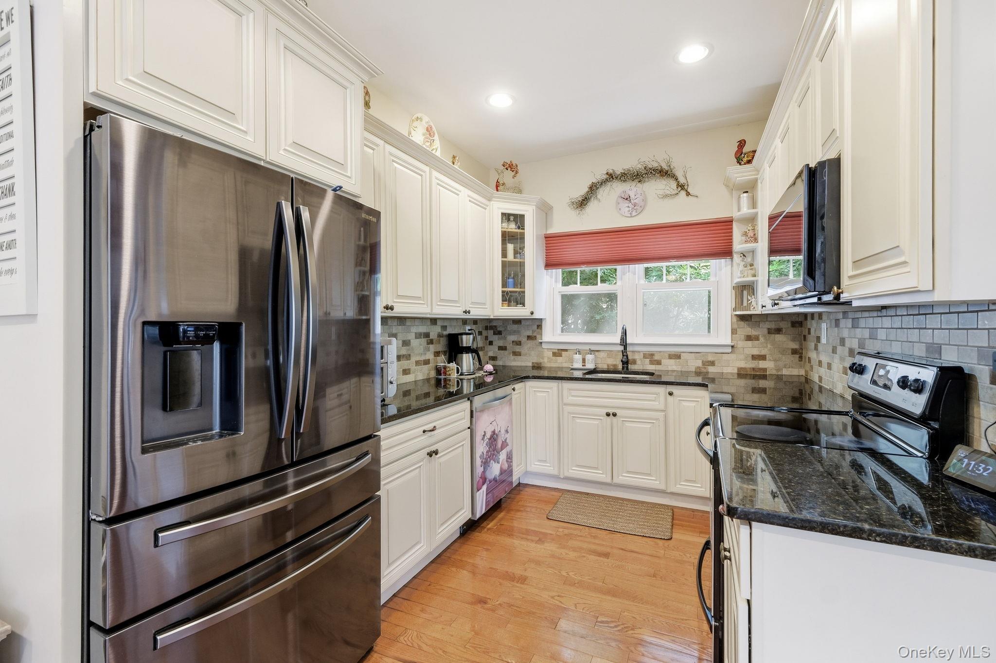 36 Sayville Road Sound Beach, NY 11789 - Photo 8 of 50
