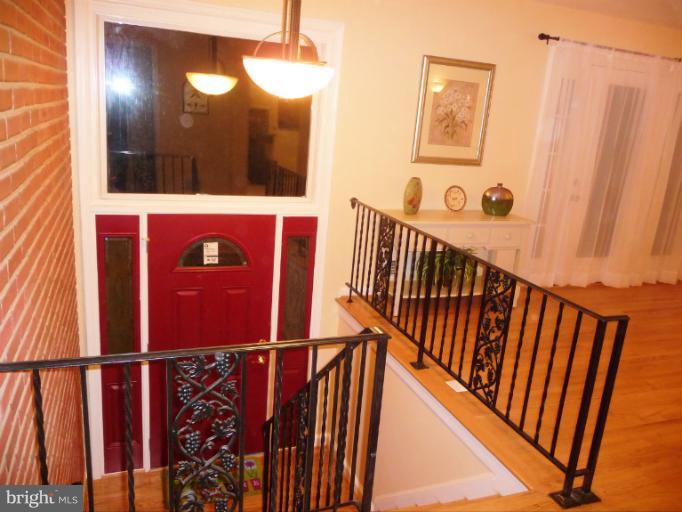 5709 Norton Road Alexandria, VA 22303 - Photo 2 of 30 Foyer