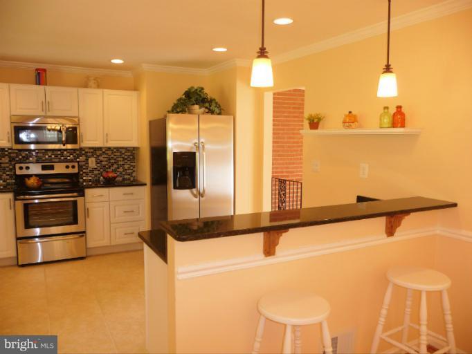 5709 Norton Road Alexandria, VA 22303 - Photo 14 of 30 Breakfast Bar