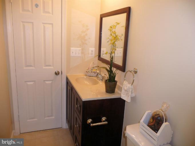 5709 Norton Road Alexandria, VA 22303 - Photo 23 of 30 Bath (Master)