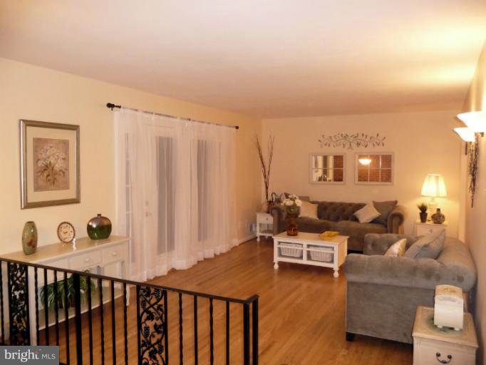 5709 Norton Road Alexandria, VA 22303 - Photo 26 of 30 Spacious, Bright, Luxurious Living Room