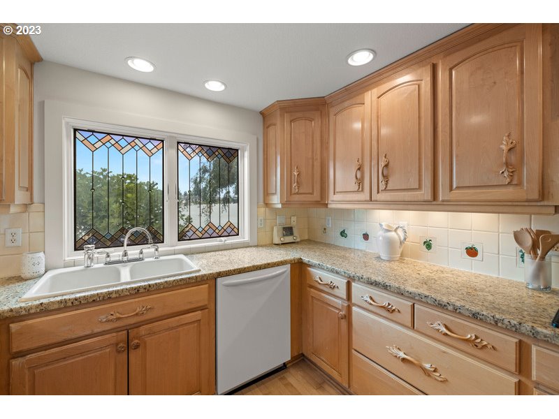 547 North Shr Road Lake Oswego, OR 97034 - Photo 9 of 42 Gallery Image 9