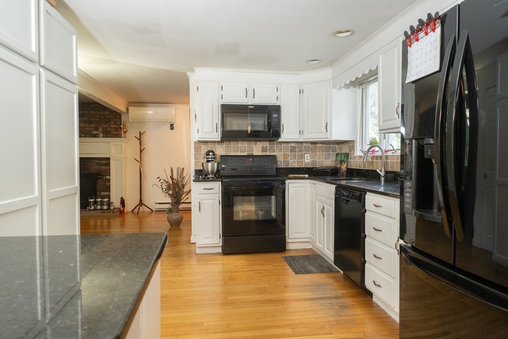 322 Framingham Road Marlborough, MA 01752 - Photo 5 of 26 Gallery Image 5