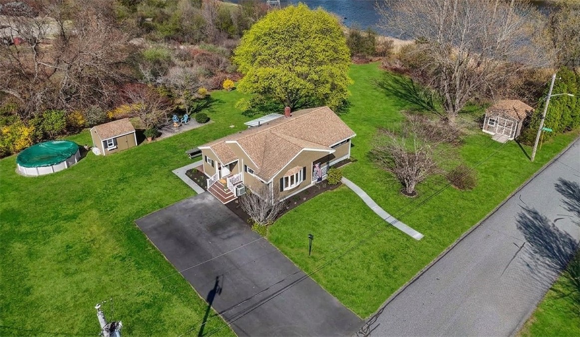 67 Montgomery Road Swansea, MA 02777 - Photo 2 of 35