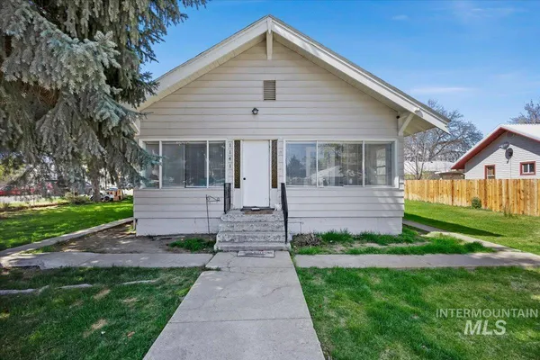 $299,999 | 1141 Main Street, Gooding, ID 83330
