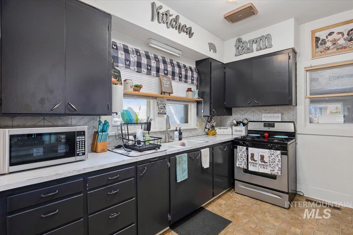 1141 Main Street Gooding, ID 83330 - Photo 13 of 36