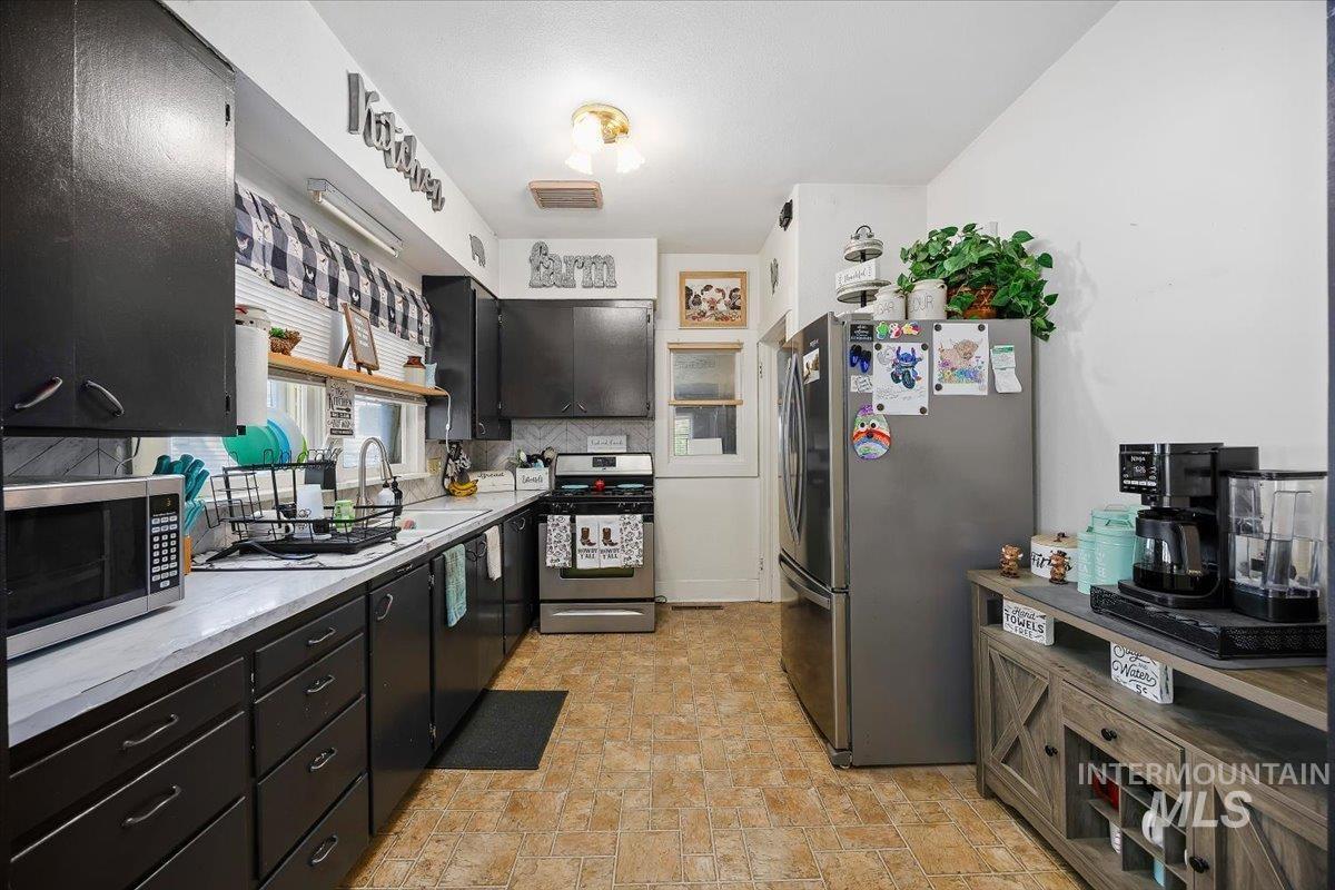 1141 Main Street Gooding, ID 83330 - Photo 17 of 36