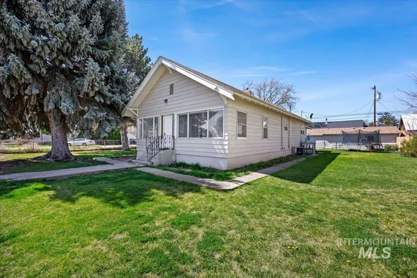 $299,999 | 1141 Main Street, Gooding, ID 83330