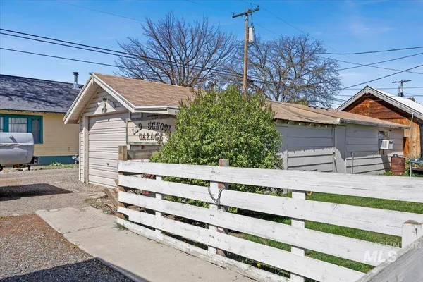 $299,999 | 1141 Main Street, Gooding, ID 83330