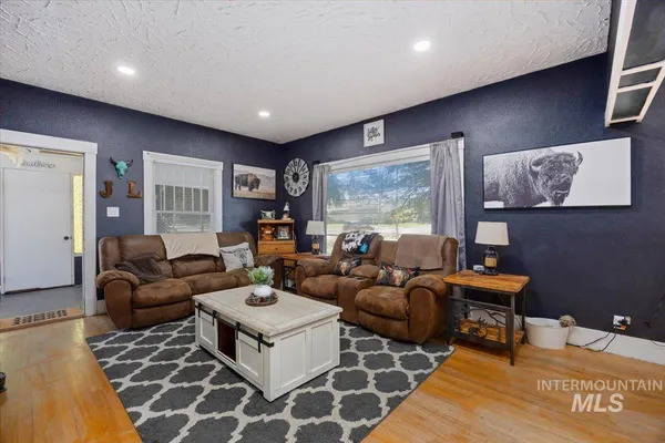 $299,999 | 1141 Main Street, Gooding, ID 83330