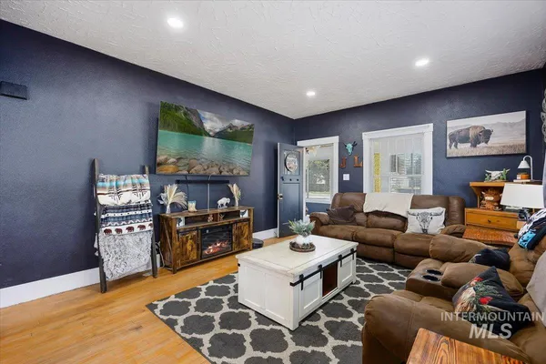 $299,999 | 1141 Main Street, Gooding, ID 83330