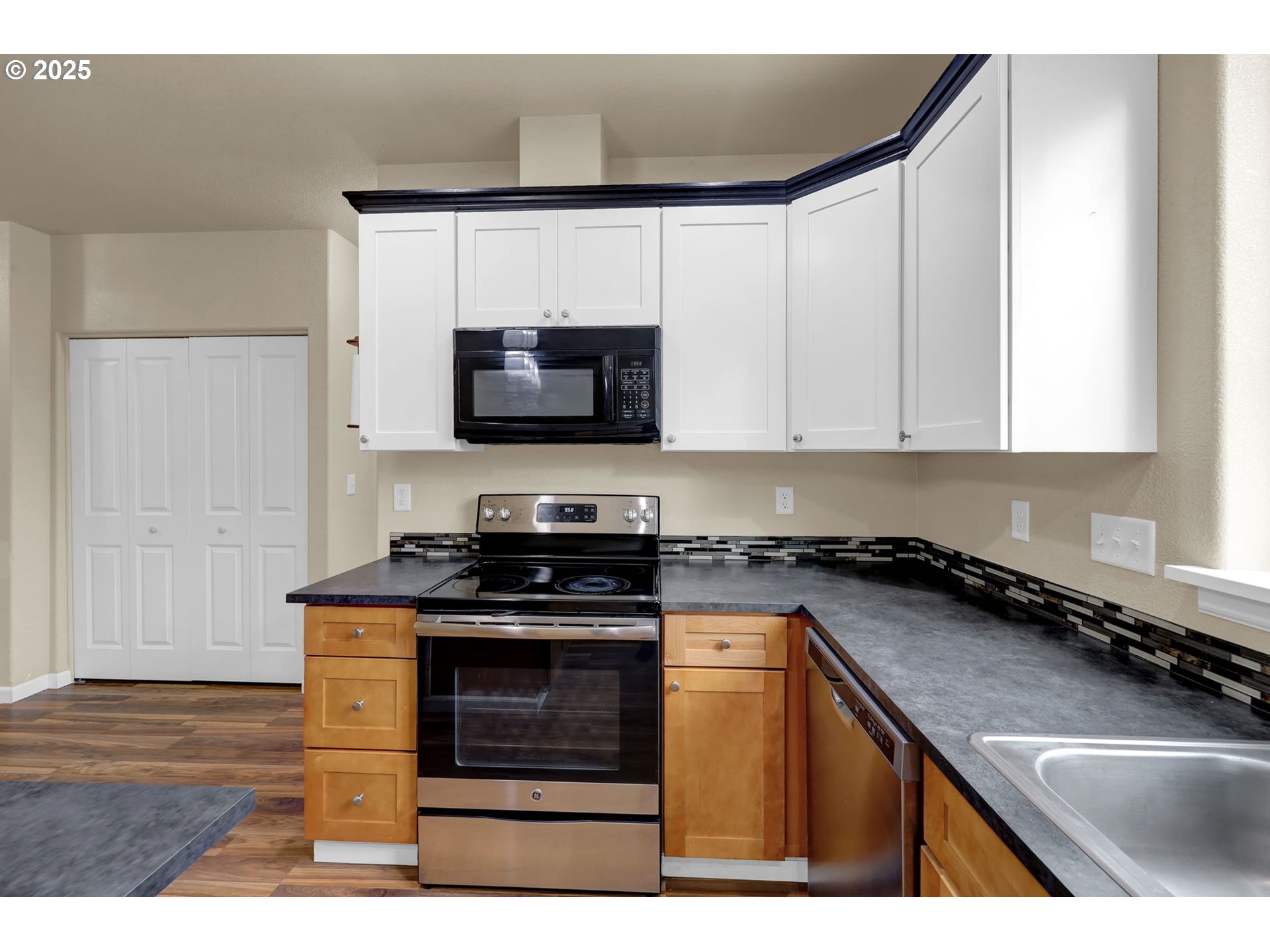 1725 Allea Drive Eugene, OR 97404 - Photo 18 of 44 a kitchen with stainless steel appliances a stove a sink and a microwave