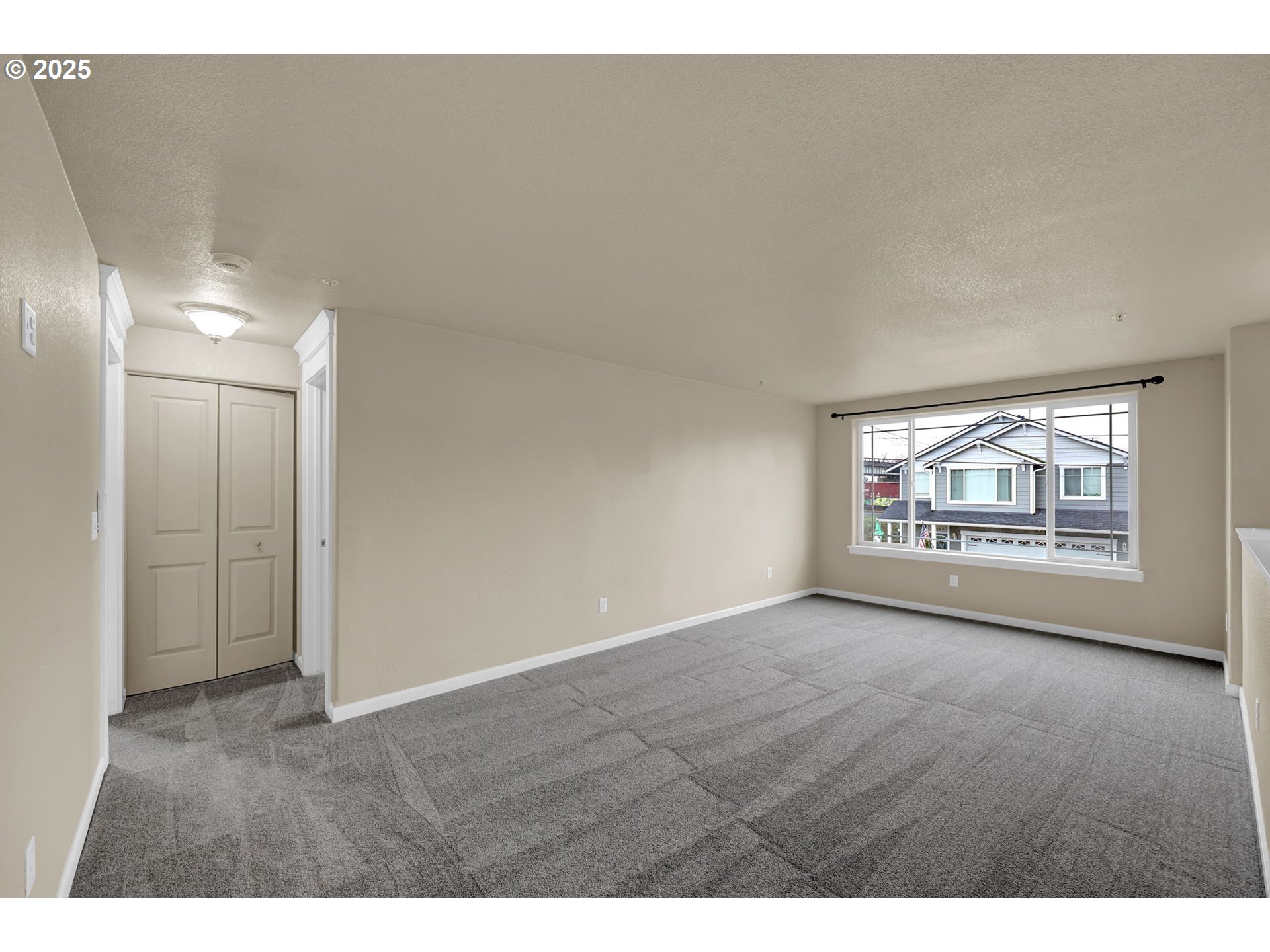 1725 Allea Drive Eugene, OR 97404 - Photo 21 of 44 a view of an empty room and window